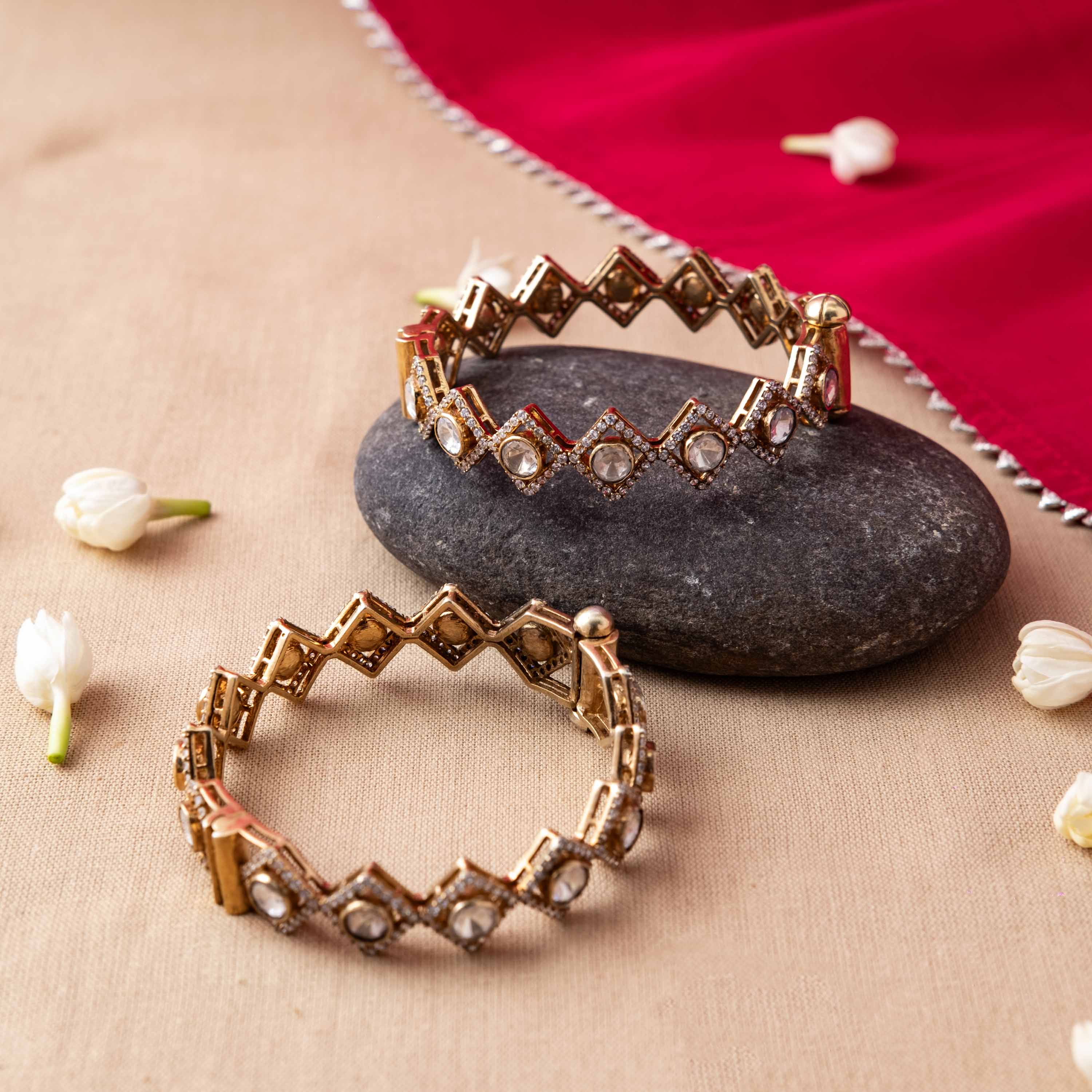 Vihitha Polki Bangle (Single Piece)