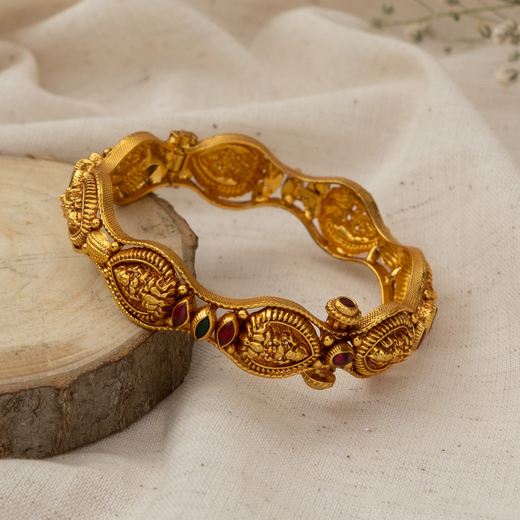 Ishani Nakaas Bangles