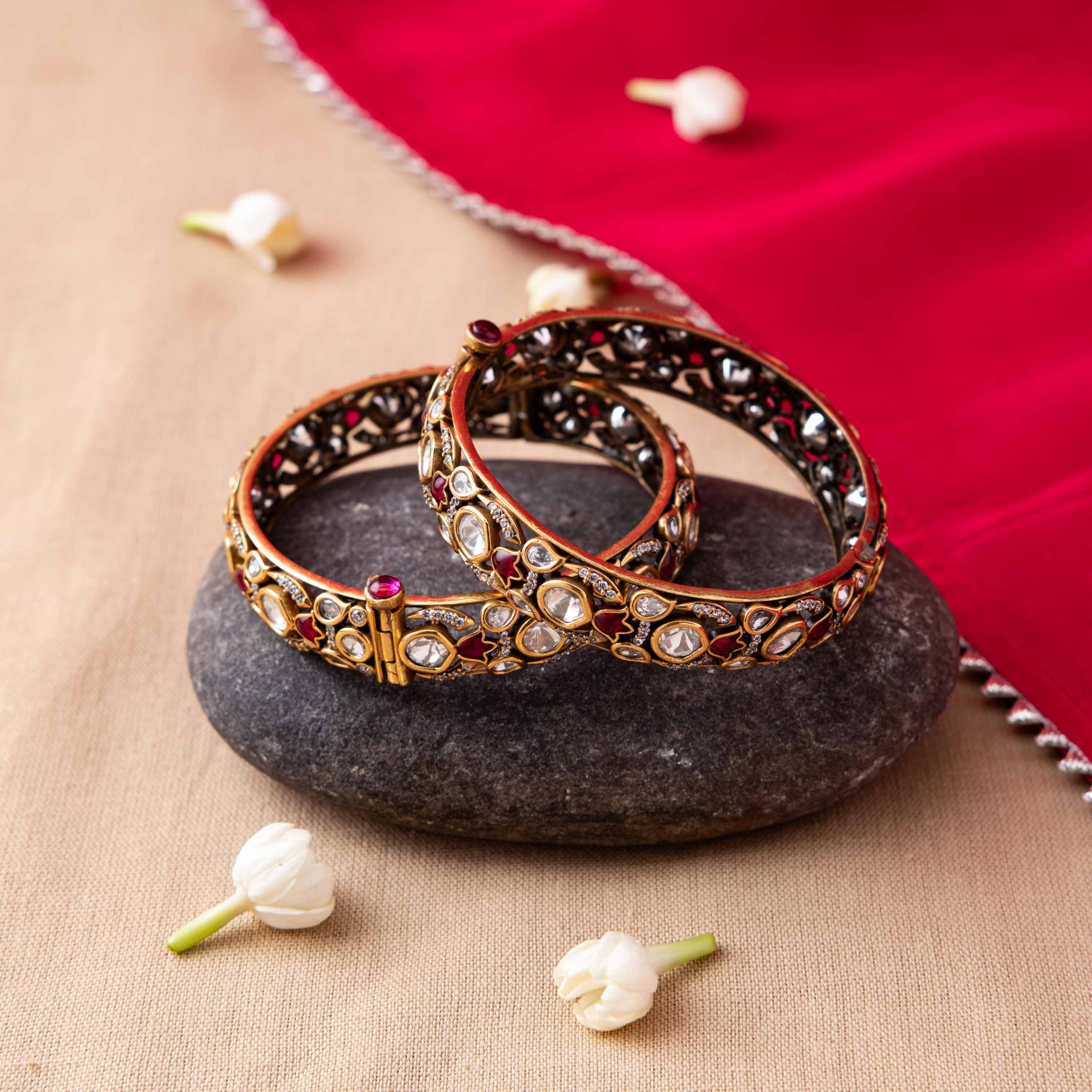 Pear cut red stones set between uncut polki on a Victorian finish 925 silver bangle
